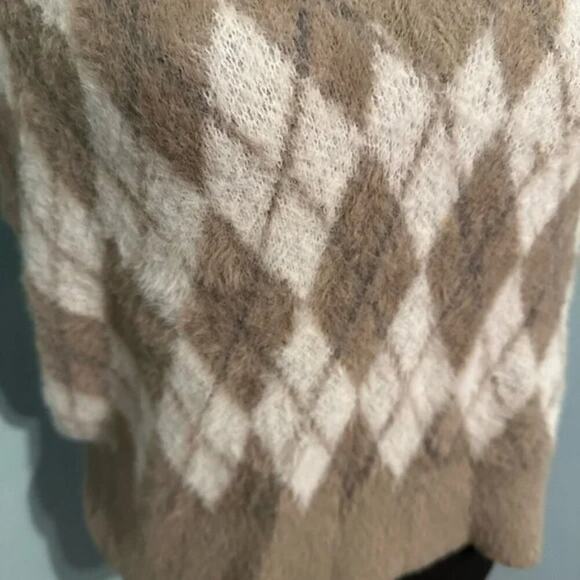 William Rast Cropped Knit Sweater Vest – V-Neck Classic Style - Picture 3 of 6